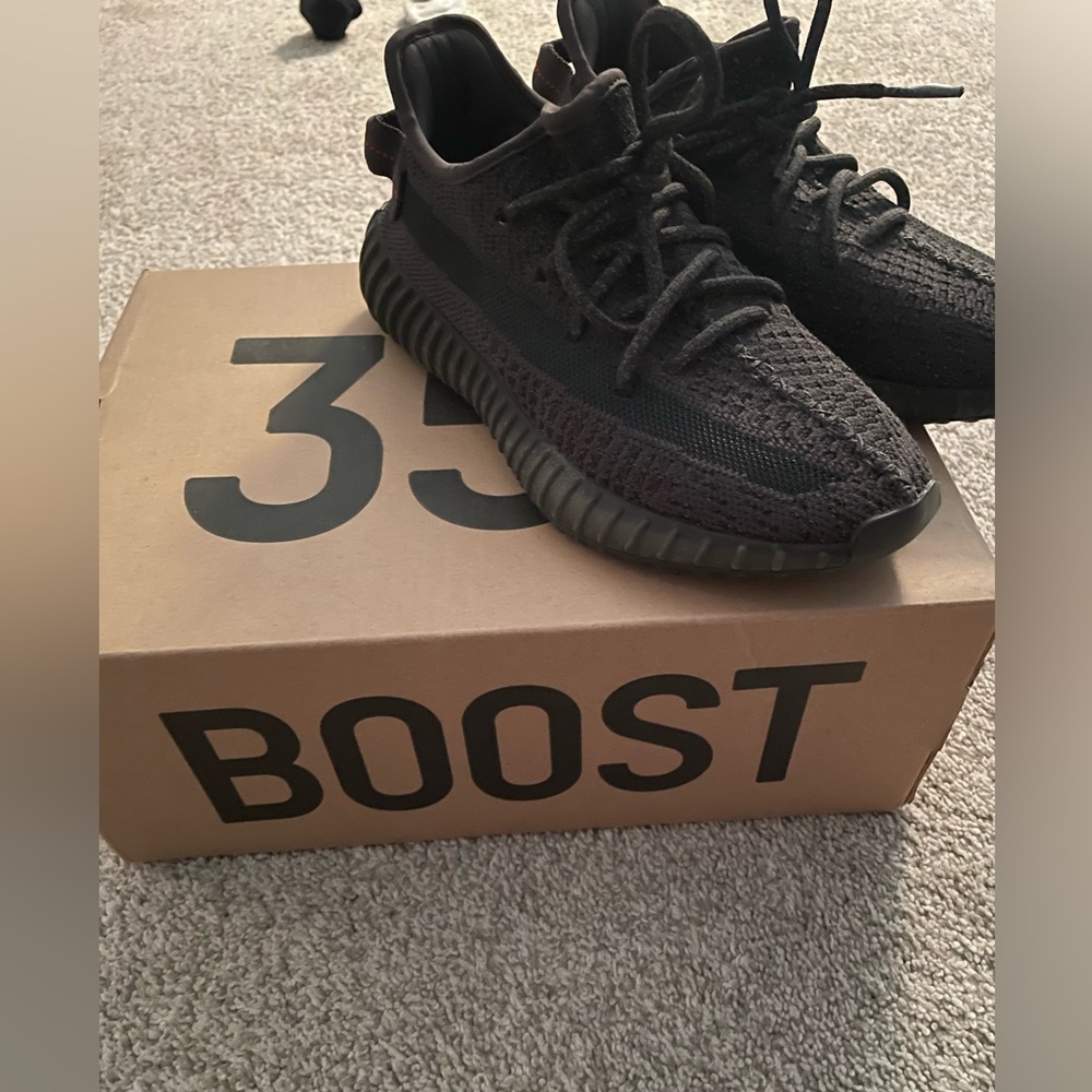 AUTHENTIC REFLECTIVE YEEZYS🖤